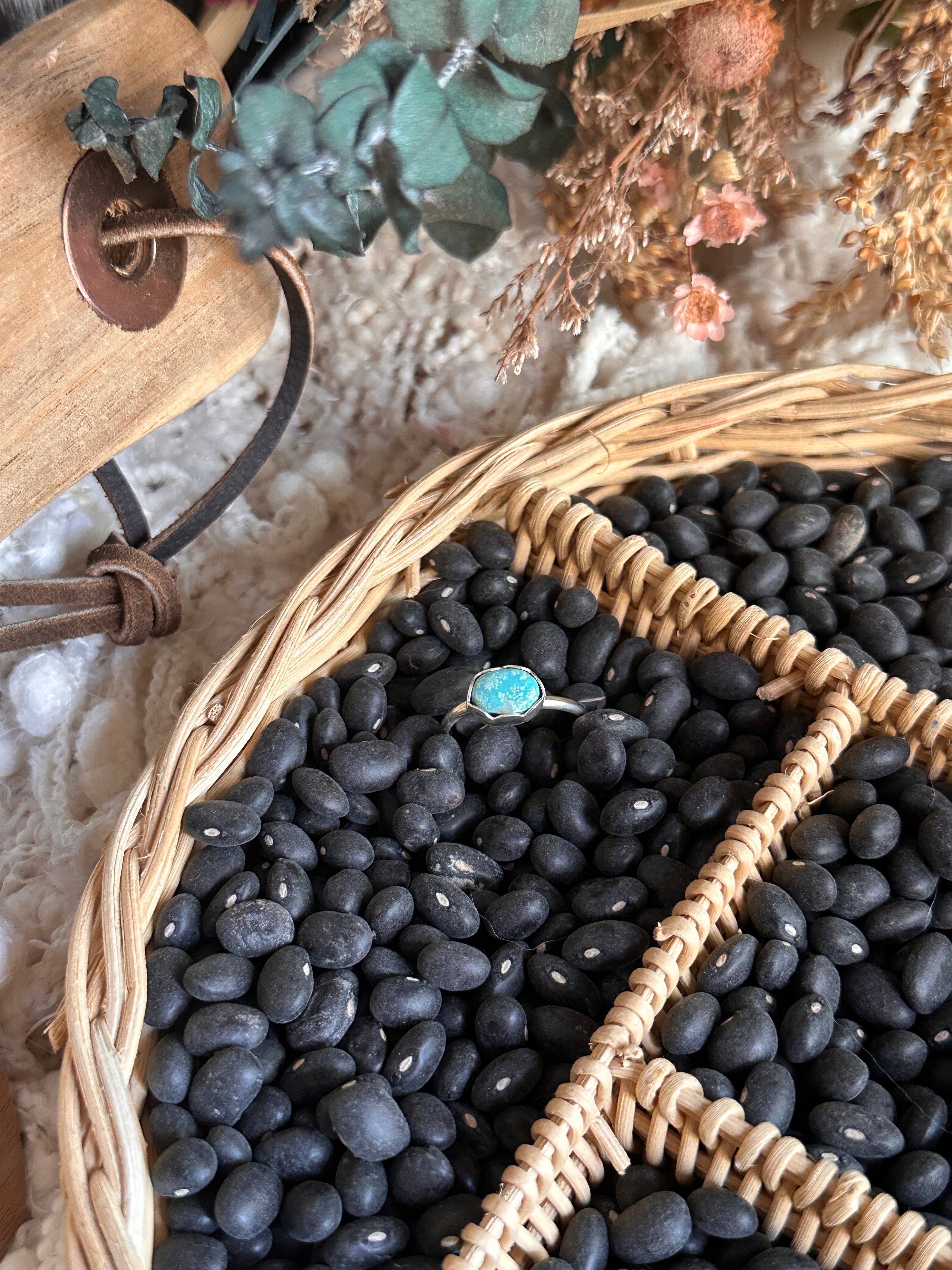 Simple small oval ring