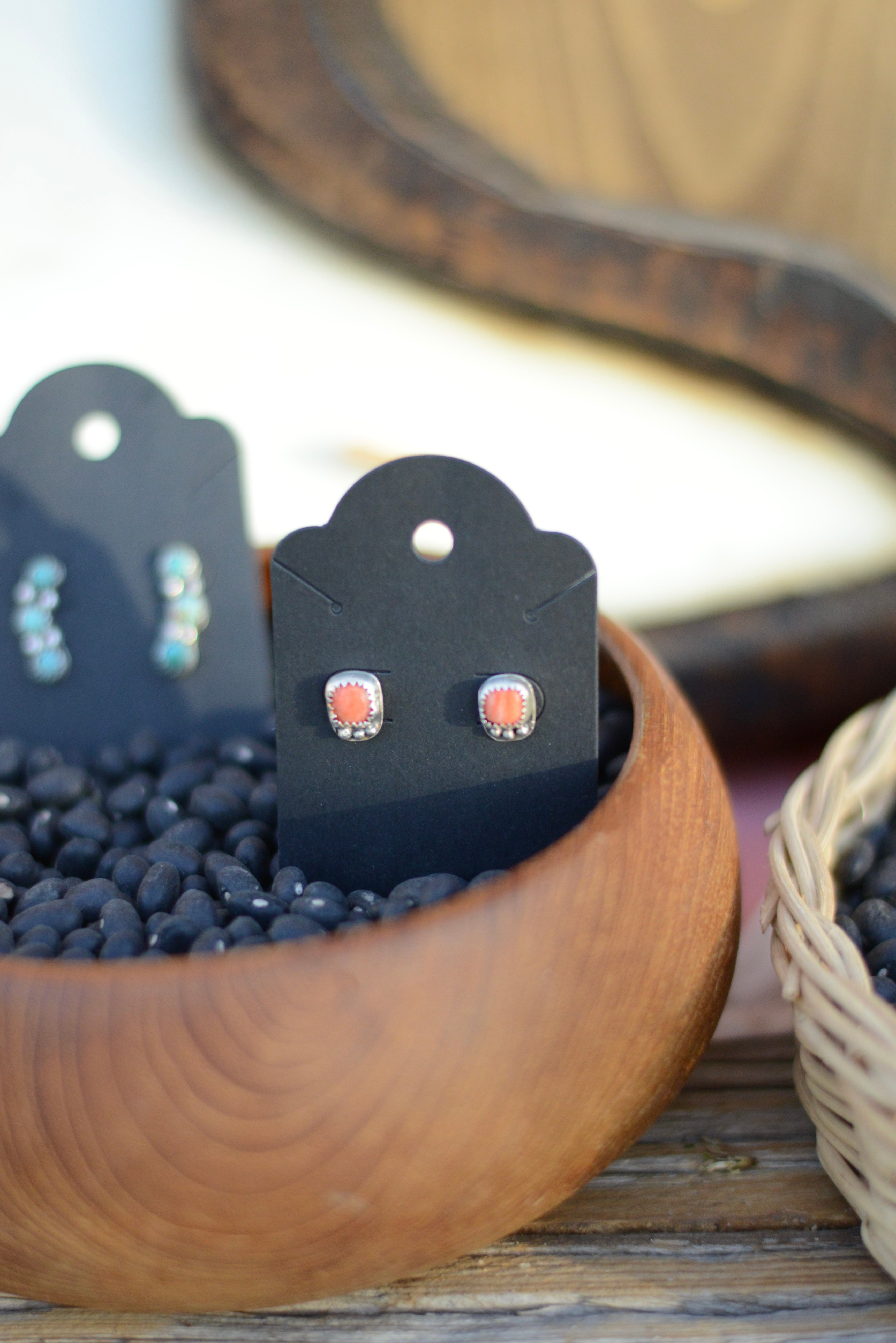 Spiny oyster studs